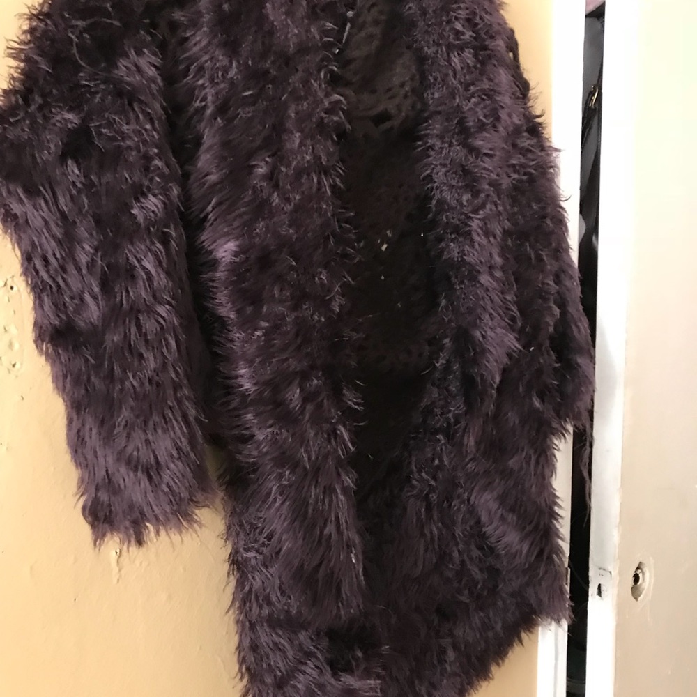 Sweater - Picture 5 of 6